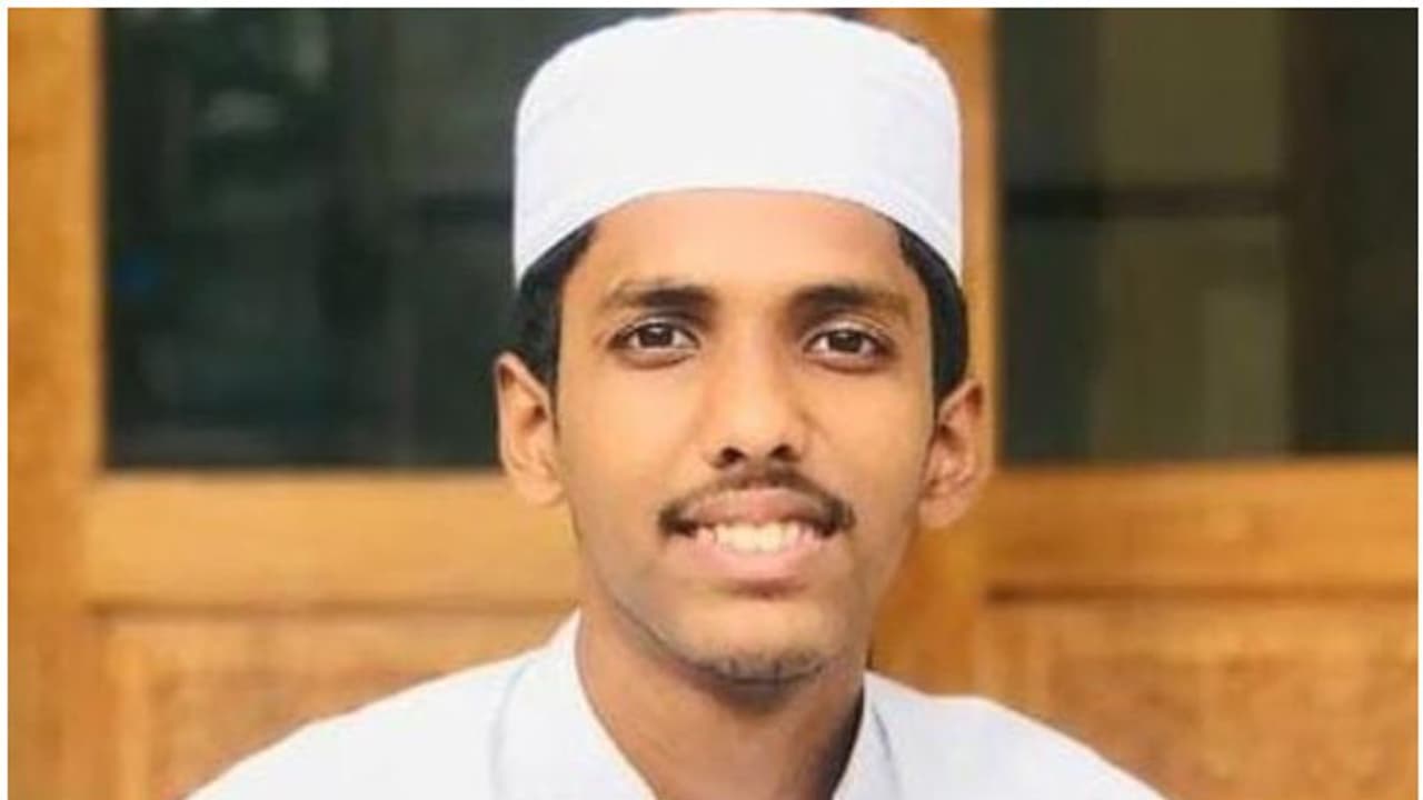 തമ്പാൻകടവിൽ 20 അംഗ സംഘത്തിനൊപ്പമെത്തി, കുളിക്കുന്നതിനിടെ അപ്രതീക്ഷിത അപകടം; അസ്ലമിനെ കണ്ടെത്താൻ തിരച്ചിൽ തമ്പാൻകടവിൽ 20 അംഗ സംഘത്തിനൊപ്പമെത്തി, കുളിക്കുന്നതിനിടെ അപ്രതീക്ഷിത അപകടം; അസ്ലമിനെ കണ്ടെത്താൻ തിരച്ചിൽ