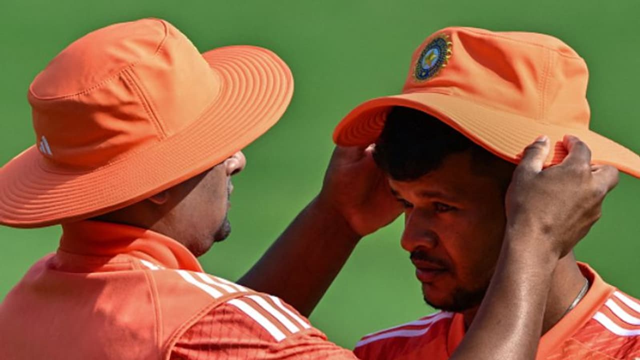 മൂന്നാം ടെസ്റ്റിന് മുമ്പ് സ്പിന്നറെ ഒഴിവാക്കി ടീം ഇന്ത്യ; താരം രഞ്ജിയില്, അവ്യക്തതകള് അവസാനിക്കുന്നില്ല മൂന്നാം ടെസ്റ്റിന് മുമ്പ് സ്പിന്നറെ ഒഴിവാക്കി ടീം ഇന്ത്യ; താരം രഞ്ജിയില്, അവ്യക്തതകള് അവസാനിക്കുന്നില്ല