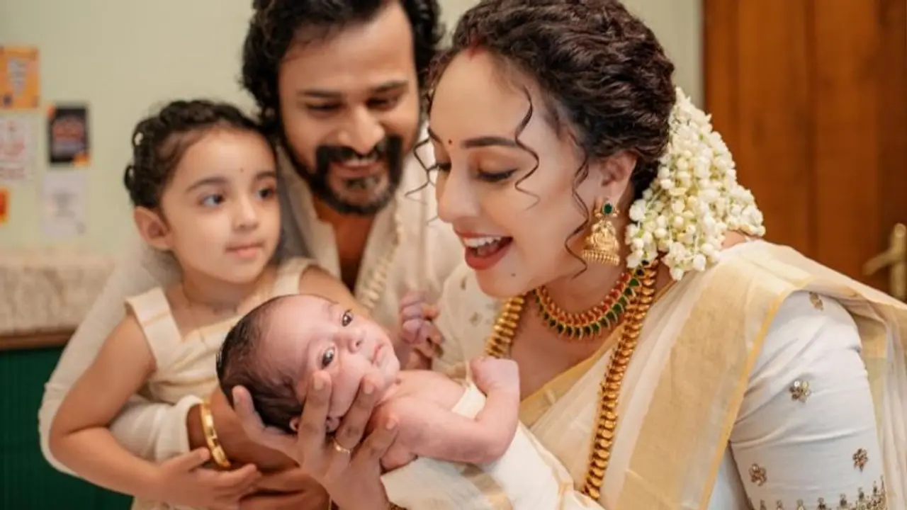 പ്രായം 28ദിവസം, ഇത് നിതാര ശ്രിനിഷ്; രണ്ടാമത്തെ കുഞ്ഞിനെ പരിചയപ്പെടുത്തി പേളി മാണി 