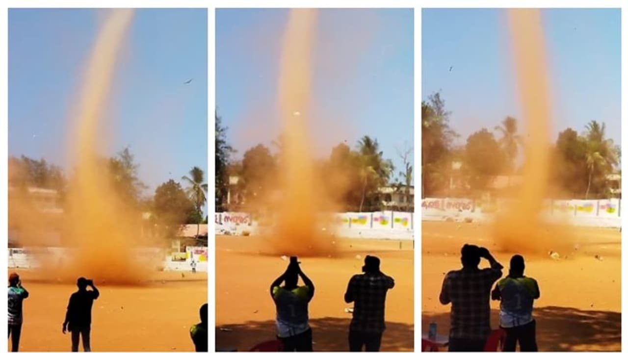 'വാവ് വാട്ട് എ ബ്യൂട്ടി'; ക്രിക്കറ്റ് കളിക്കിടെ വീശിയടിച്ച പൊടിക്കാറ്റിന്റെ വീഡിയോ വൈറല് ! 'വാവ് വാട്ട് എ ബ്യൂട്ടി'; ക്രിക്കറ്റ് കളിക്കിടെ വീശിയടിച്ച പൊടിക്കാറ്റിന്റെ വീഡിയോ വൈറല് !