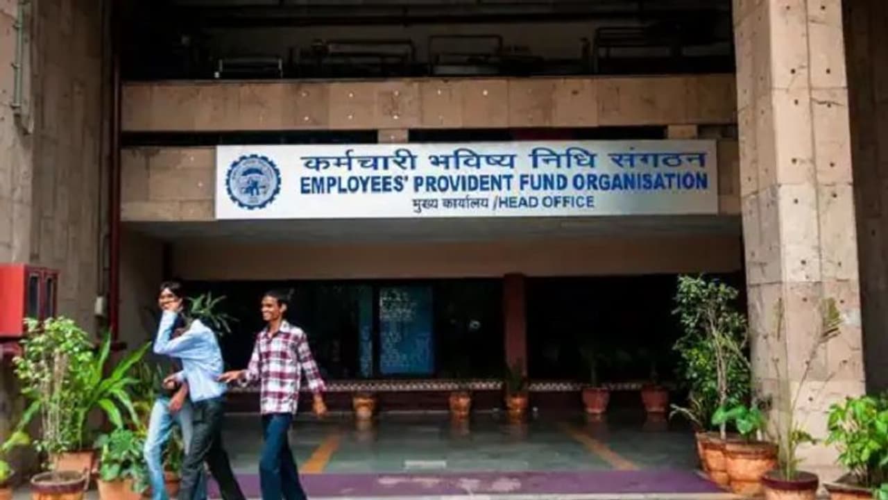 गुड न्यूज: PF Deposit पर इंटरेस्ट रेट बढ़कर हुआ इतना, 7 करोड़ लोगों को फायदा
