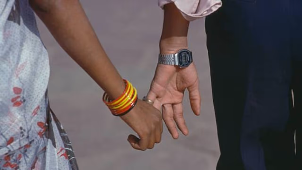 എന്റെ മോനെ പ്രേമിക്കണമെങ്കിൽ; അമ്മയുടെ 10 നിയമം കേട്ട് ഞെട്ടി നെറ്റിസൺസ്, ഓടിത്തള്ളിക്കോ എന്ന് കാമുകിയോട്