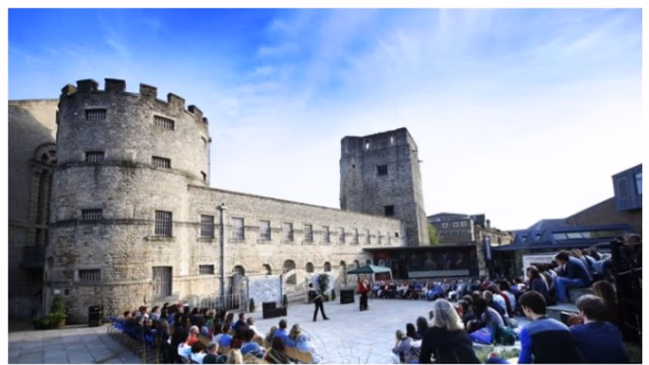 വാലന്റൈന്സ് ദിനത്തില് 1000 വര്ഷം പഴക്കമുള്ള ജയില് നിന്നും വിഭവസമൃദ്ധമായ ഭക്ഷണം കഴിക്കാം ! വാലന്റൈന്സ് ദിനത്തില് 1000 വര്ഷം പഴക്കമുള്ള ജയില് നിന്നും വിഭവസമൃദ്ധമായ ഭക്ഷണം കഴിക്കാം !