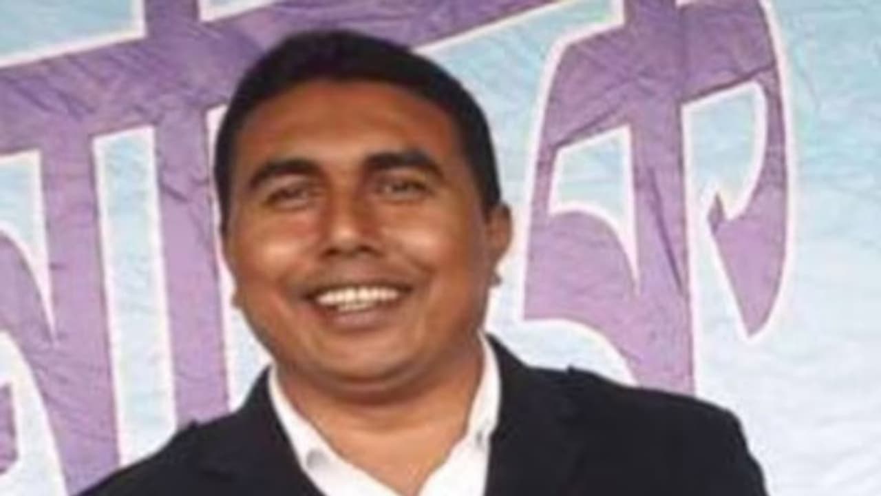 சந்தேஷ்காலியில் 144 அமல்.. இணைய சேவை முடக்கம் திரிணாமுல் காங்கிரஸ் தலைவருக்கு எதிராக திரண்ட மக்கள்! ஏன்? சந்தேஷ்காலியில் 144 அமல்.. இணைய சேவை முடக்கம் திரிணாமுல் காங்கிரஸ் தலைவருக்கு எதிராக திரண்ட மக்கள்! ஏன்?