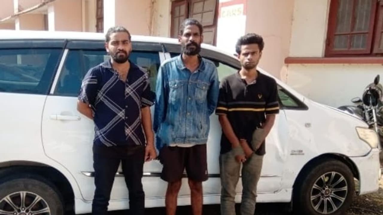 കുതിരാനിൽ ഇന്നോവ കണ്ട് സംശയം, കൈകാണിച്ചും നിര്ത്തിയില്ല, 30 കിലോമീറ്റര് ചേസിങ്, പിടിച്ചപ്പോൾ മൂന്നും അകത്ത് കുതിരാനിൽ ഇന്നോവ കണ്ട് സംശയം, കൈകാണിച്ചും നിര്ത്തിയില്ല, 30 കിലോമീറ്റര് ചേസിങ്, പിടിച്ചപ്പോൾ മൂന്നും അകത്ത്