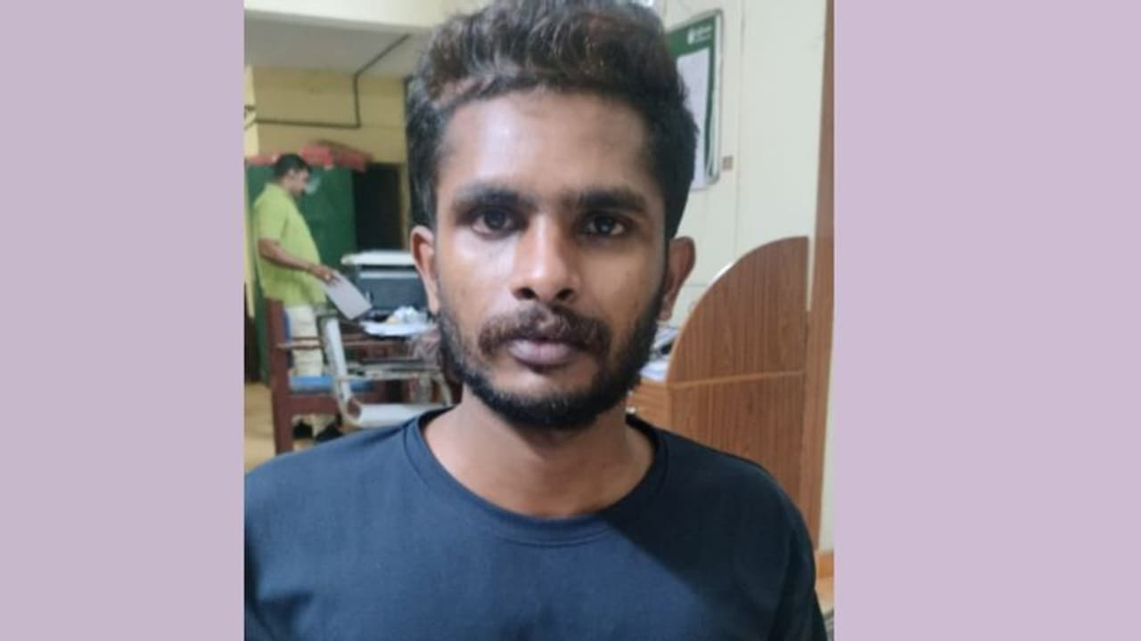 ഒരു മര്യാദയൊക്കെ വേണ്ടേ! 26 വയസ്, പലതവണ പിടിവീണു, വീണ്ടും കടത്തി; പിന്നെ പൊലീസ് എന്ത് ചെയ്യാൻ? കരുതൽ തടങ്കൽ ഒരു മര്യാദയൊക്കെ വേണ്ടേ! 26 വയസ്, പലതവണ പിടിവീണു, വീണ്ടും കടത്തി; പിന്നെ പൊലീസ് എന്ത് ചെയ്യാൻ? കരുതൽ തടങ്കൽ