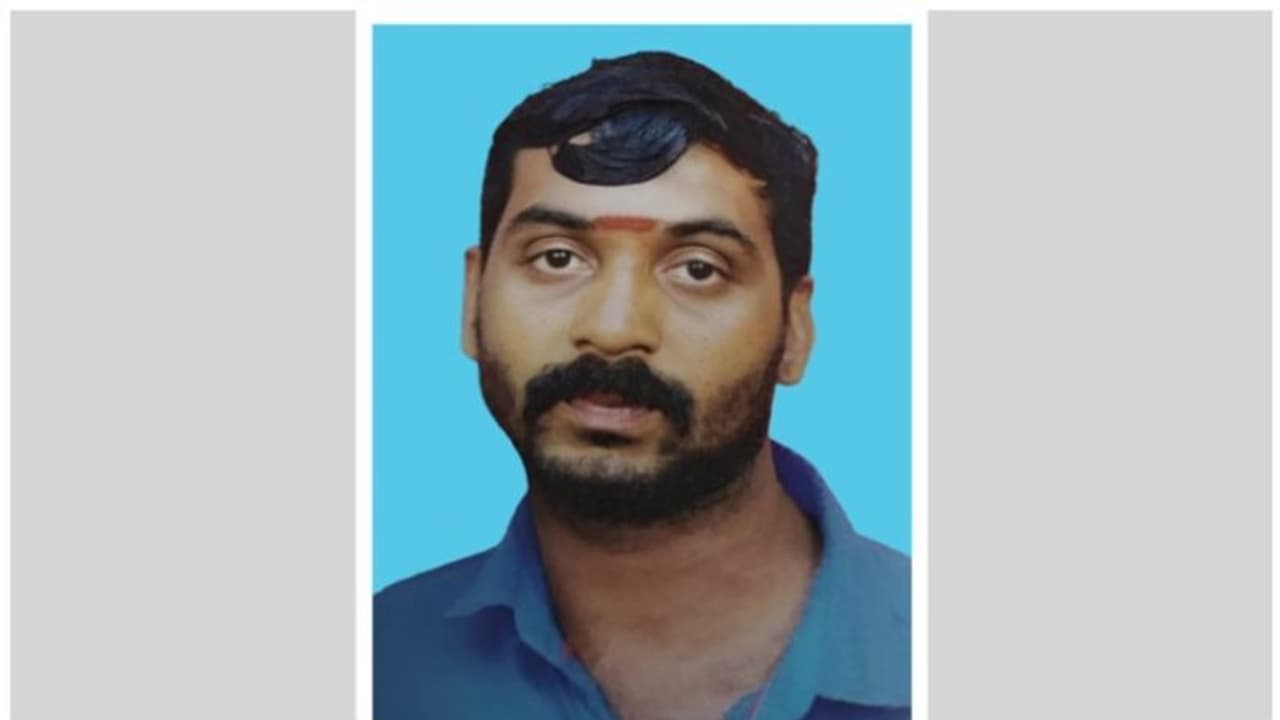 മദ്യപാനിയെന്ന് കരുതി ആരും ഗൗനിച്ചില്ല; സൂര്യാതപമേറ്റ് യുവാവിന് ദാരുണാന്ത്യം; ശരീരത്തിൽ പൊളളലേറ്റ പാടുകൾ മദ്യപാനിയെന്ന് കരുതി ആരും ഗൗനിച്ചില്ല; സൂര്യാതപമേറ്റ് യുവാവിന് ദാരുണാന്ത്യം; ശരീരത്തിൽ പൊളളലേറ്റ പാടുകൾ