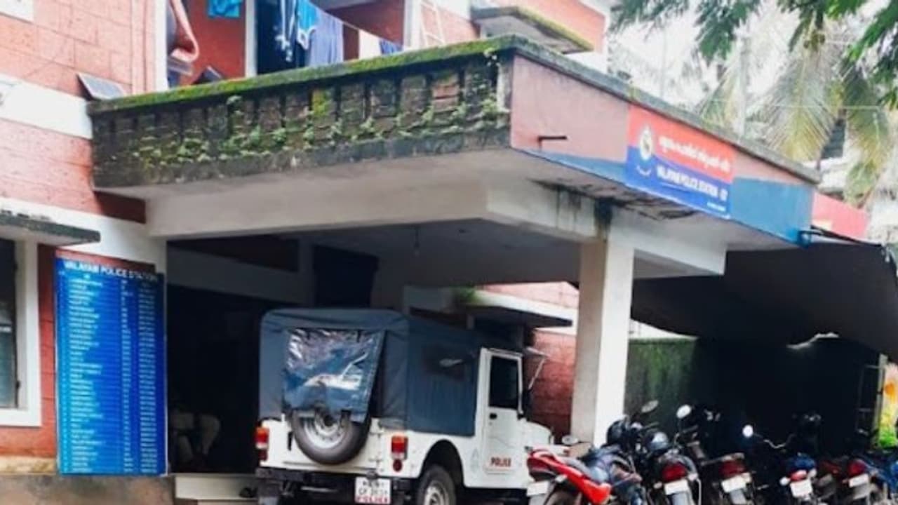 അജ്ഞാത ബൈക്ക് കണ്ടെത്തി, വസന്തയെ ഇടിച്ചുതെറിപ്പിച്ച് ഗുരുതരാവസ്ഥയിലാക്കിയവര് ഇനിയും കാണാമറയത്ത് അജ്ഞാത ബൈക്ക് കണ്ടെത്തി, വസന്തയെ ഇടിച്ചുതെറിപ്പിച്ച് ഗുരുതരാവസ്ഥയിലാക്കിയവര് ഇനിയും കാണാമറയത്ത്