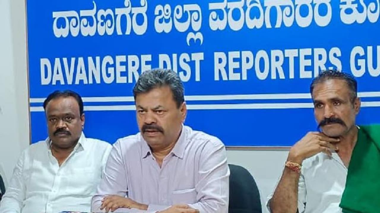 ಕಾಂಗ್ರೆಸ್‌ನಲ್ಲಿ ಸಿಎಂ ಆಗಲು ಸೂಟ್‌ ಹೊಲೆಸಿ, ಕಾಯ್ತಿದ್ದಾರೆ: ಮಾಜಿ ಸಚಿವ ಎಂ.ಪಿ.ರೇಣುಕಾಚಾರ್ಯ