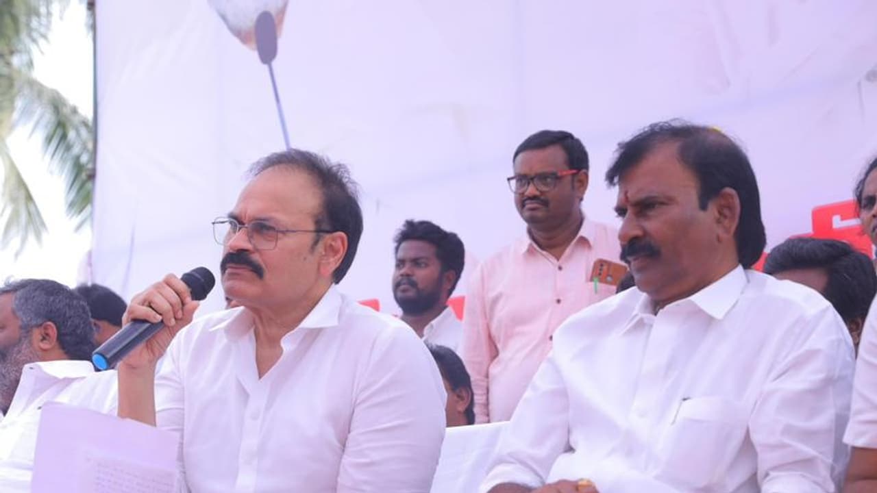 సీఎం జగన్ మహా నటుడు.. ఆస్కార్ అవార్డు ఇచ్చినా తక్కువే నాగబాబు సీఎం జగన్ మహా నటుడు.. ఆస్కార్ అవార్డు ఇచ్చినా తక్కువే నాగబాబు