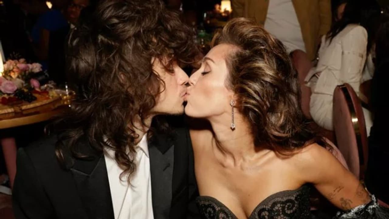 Grammy 2024: Miley Cyrus, Maxx Morando share a kiss at the ceremony, picture goes viral Grammy 2024: Miley Cyrus, Maxx Morando share a kiss at the ceremony, picture goes viral