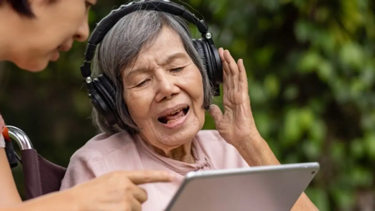 பாடல்களைப் பாடி Brain Strokeகிற்கு சிகிச்சை.. எய்ம்ஸின் இந்த புதிய சிகிச்சை எப்படி வேலை செய்யும்? ஒரு பார்வை! பாடல்களைப் பாடி Brain Strokeகிற்கு சிகிச்சை.. எய்ம்ஸின் இந்த புதிய சிகிச்சை எப்படி வேலை செய்யும்? ஒரு பார்வை!