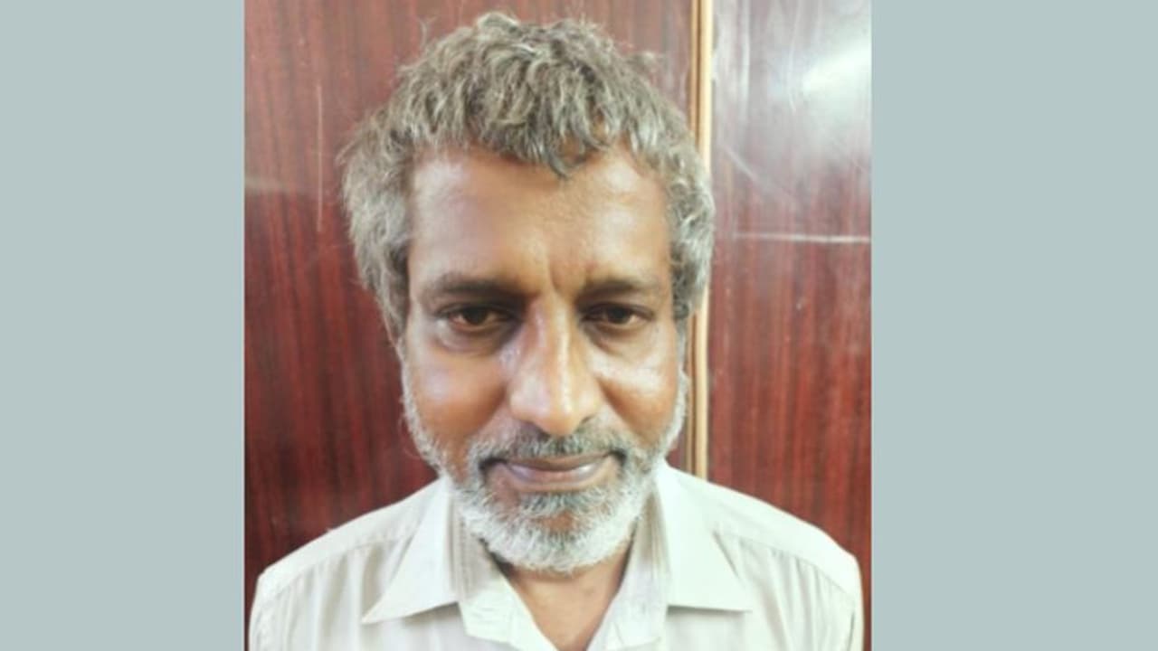 കൊടുത്തത് പഴകിയ പച്ചക്കറി, ചോദിച്ചപ്പോൾ കൈവിട്ട പ്രയോഗവും, പിന്നാലെ 'സജിയേട്ടനെ ജയിലിൽ സേഫാക്കി' പൊലീസ് കൊടുത്തത് പഴകിയ പച്ചക്കറി, ചോദിച്ചപ്പോൾ കൈവിട്ട പ്രയോഗവും, പിന്നാലെ 'സജിയേട്ടനെ ജയിലിൽ സേഫാക്കി' പൊലീസ്