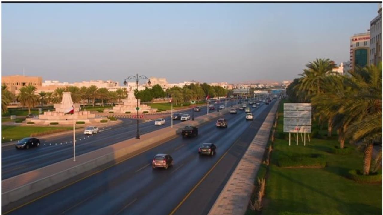 രാത്രി കനത്ത മഴ തുടരും, മുന്നറിയിപ്പ്, പ്രധാന റോഡുകളിൽ ഗതാഗതം തടസപ്പെട്ടു, വീണ്ടും മുന്നറിയിപ്പ് ഒമാനിൽ