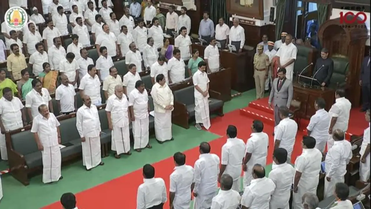 சட்டப்பேரவையில் 3 நிமிடத்தில் பேச்சை முடித்த ஆர்.என். ரவி... தேசிய கீதம் இசைக்கவில்லையென குற்றச்சாட்டு சட்டப்பேரவையில் 3 நிமிடத்தில் பேச்சை முடித்த ஆர்.என். ரவி... தேசிய கீதம் இசைக்கவில்லையென குற்றச்சாட்டு