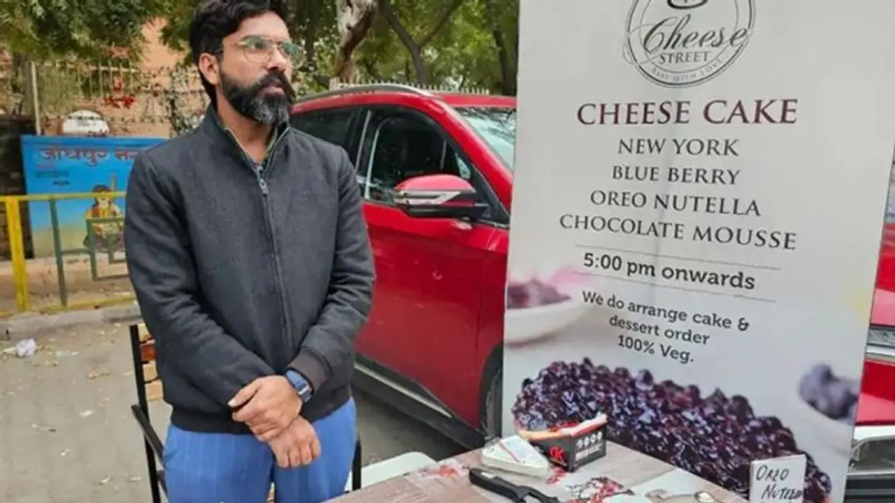 This Street Vendor Sells Delicious Cheesecakes in a Car Worth Rs 22 Lakh This Street Vendor Sells Delicious Cheesecakes in a Car Worth Rs 22 Lakh