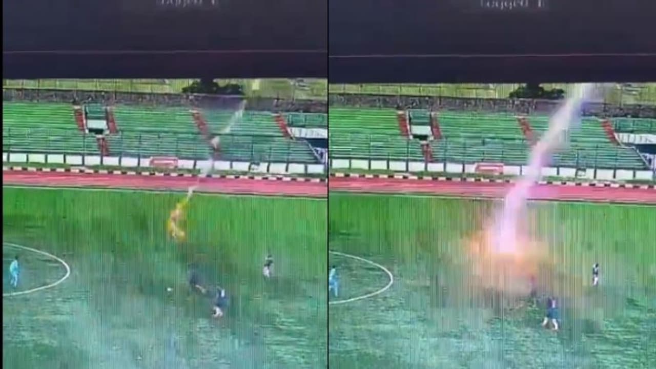 ഫുട്ബോള് മത്സരത്തിനിടെ ഇടിമിന്നിലേറ്റു, കളിക്കാരന് ദാരുണാന്ത്യം; ഞെട്ടിത്തരിച്ച് ആരാധകര് ഫുട്ബോള് മത്സരത്തിനിടെ ഇടിമിന്നിലേറ്റു, കളിക്കാരന് ദാരുണാന്ത്യം; ഞെട്ടിത്തരിച്ച് ആരാധകര്