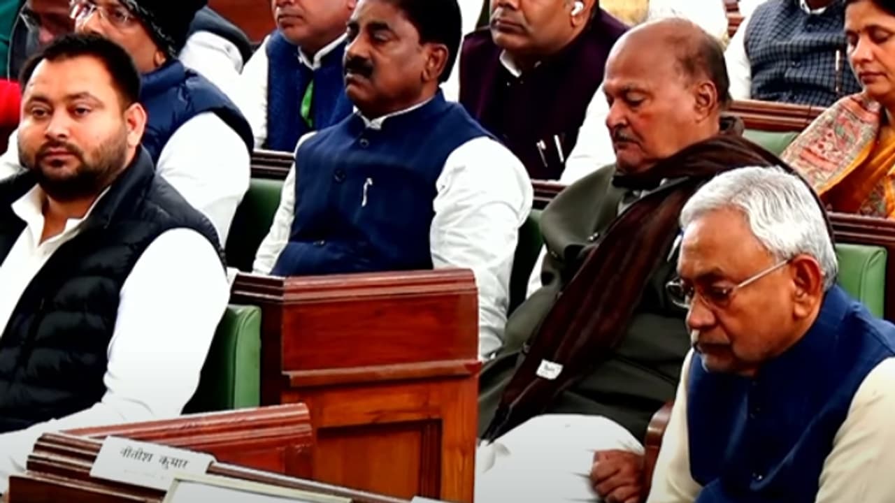 ബിഹാറില് സ്പീക്കറെ പുറത്താക്കി; നിതീഷ് ഇനി ക്യാമ്പ് മാറില്ലെന്ന് മോദിക്ക് ഉറപ്പുണ്ടോയെന്ന് തേജസ്വി യാദവ് ബിഹാറില് സ്പീക്കറെ പുറത്താക്കി; നിതീഷ് ഇനി ക്യാമ്പ് മാറില്ലെന്ന് മോദിക്ക് ഉറപ്പുണ്ടോയെന്ന് തേജസ്വി യാദവ്