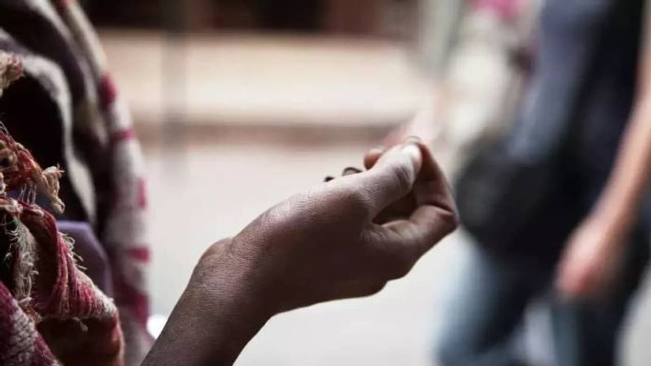 45 ദിവസം കൊണ്ട് യാചിച്ച് നേടിയത് 2.5 ലക്ഷം രൂപ, വർഷത്തിൽ നേടുന്നത് 20 ലക്ഷം, വീട്, ഭൂമി, കാർ... 45 ദിവസം കൊണ്ട് യാചിച്ച് നേടിയത് 2.5 ലക്ഷം രൂപ, വർഷത്തിൽ നേടുന്നത് 20 ലക്ഷം, വീട്, ഭൂമി, കാർ...