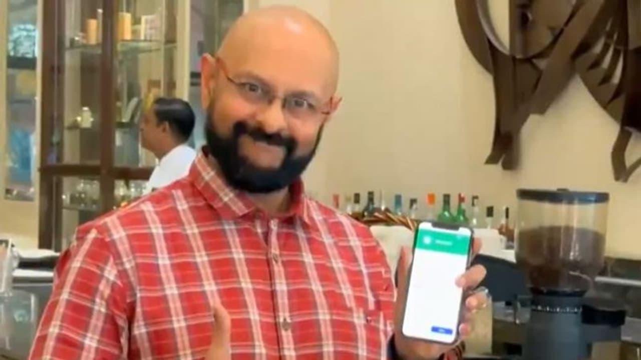 Indians conduct first UPI transactions in Sri Lanka, Mauritius (WATCH) Indians conduct first UPI transactions in Sri Lanka, Mauritius (WATCH)
