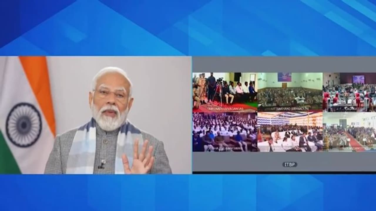 பாஜக அரசு 1.5 மடங்கு அதிகமாக வேலைவாய்ப்புகளை வழங்கியுள்ளது: பிரதமர் மோடி பெருமிதம்! பாஜக அரசு 1.5 மடங்கு அதிகமாக வேலைவாய்ப்புகளை வழங்கியுள்ளது: பிரதமர் மோடி பெருமிதம்!