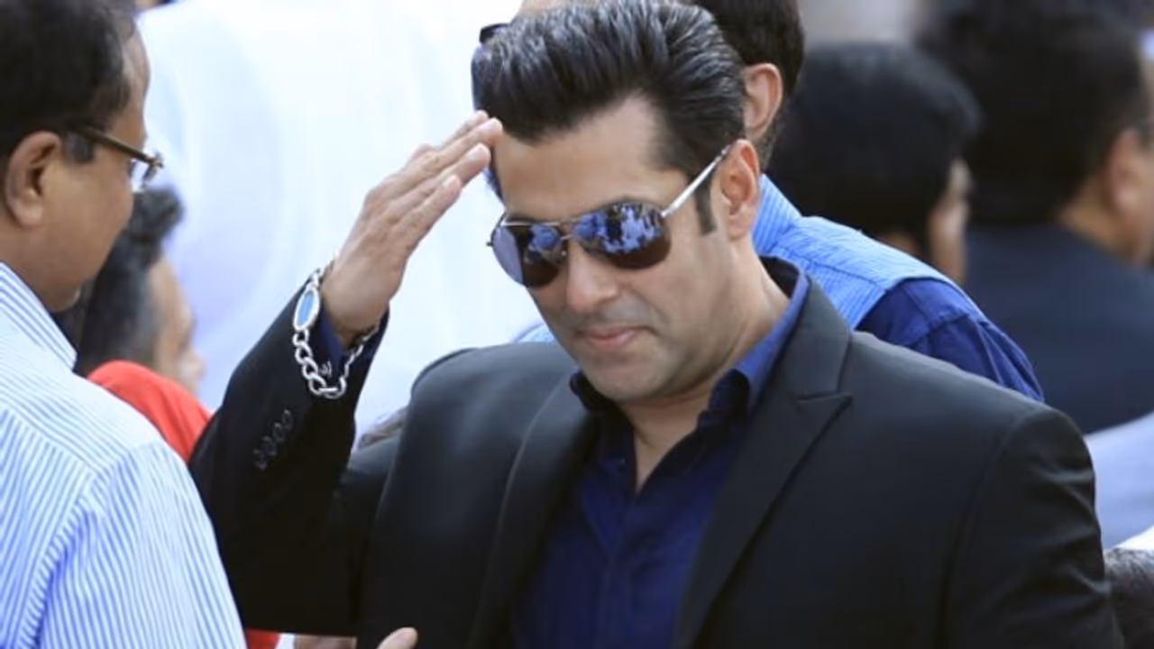 അന്ന് ഒരു ബിഗ് 'നോ', ഇന്ന് 400 കോടി സിനിമ! 18 വര്ഷത്തിന് ശേഷം ആ തെന്നിന്ത്യൻ സംവിധായകന് ഡേറ്റ് നല്കി സൽമാന് അന്ന് ഒരു ബിഗ് 'നോ', ഇന്ന് 400 കോടി സിനിമ! 18 വര്ഷത്തിന് ശേഷം ആ തെന്നിന്ത്യൻ സംവിധായകന് ഡേറ്റ് നല്കി സൽമാന്