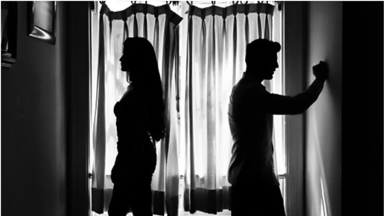 Indore family court orders employed wife to pay monthly maintenance of Rs 5,000 to unemployed husband Indore family court orders employed wife to pay monthly maintenance of Rs 5,000 to unemployed husband