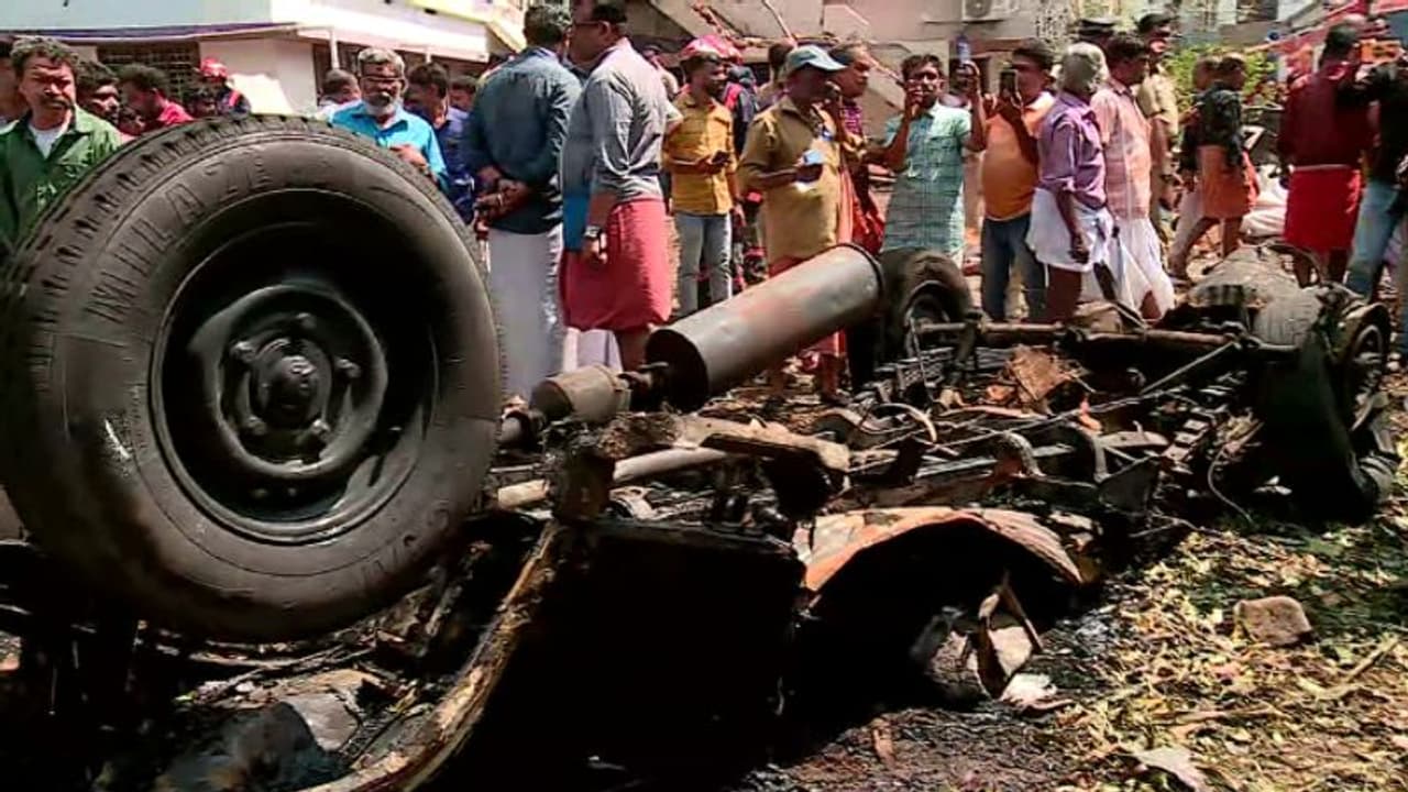 തൃപ്പൂണിത്തുറ സ്ഫോടനം; 5 പേര്‍ കൂടി കസ്റ്റഡിയിൽ, ക്ഷേത്ര കമ്മിറ്റി ഭാരവാഹികളെ പിടികൂടിയത് അടിമാലിയിൽ നിന്ന്