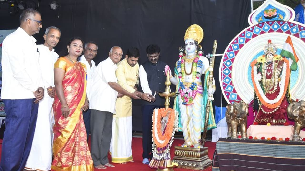 ಮಕ್ಕಳಲ್ಲಿ ದೇಶಾಭಿಮಾನ ಬಿತ್ತಬೇಕು: ಆದರ್ಶ ಗೋಖಲೆ ಮಕ್ಕಳಲ್ಲಿ ದೇಶಾಭಿಮಾನ ಬಿತ್ತಬೇಕು: ಆದರ್ಶ ಗೋಖಲೆ