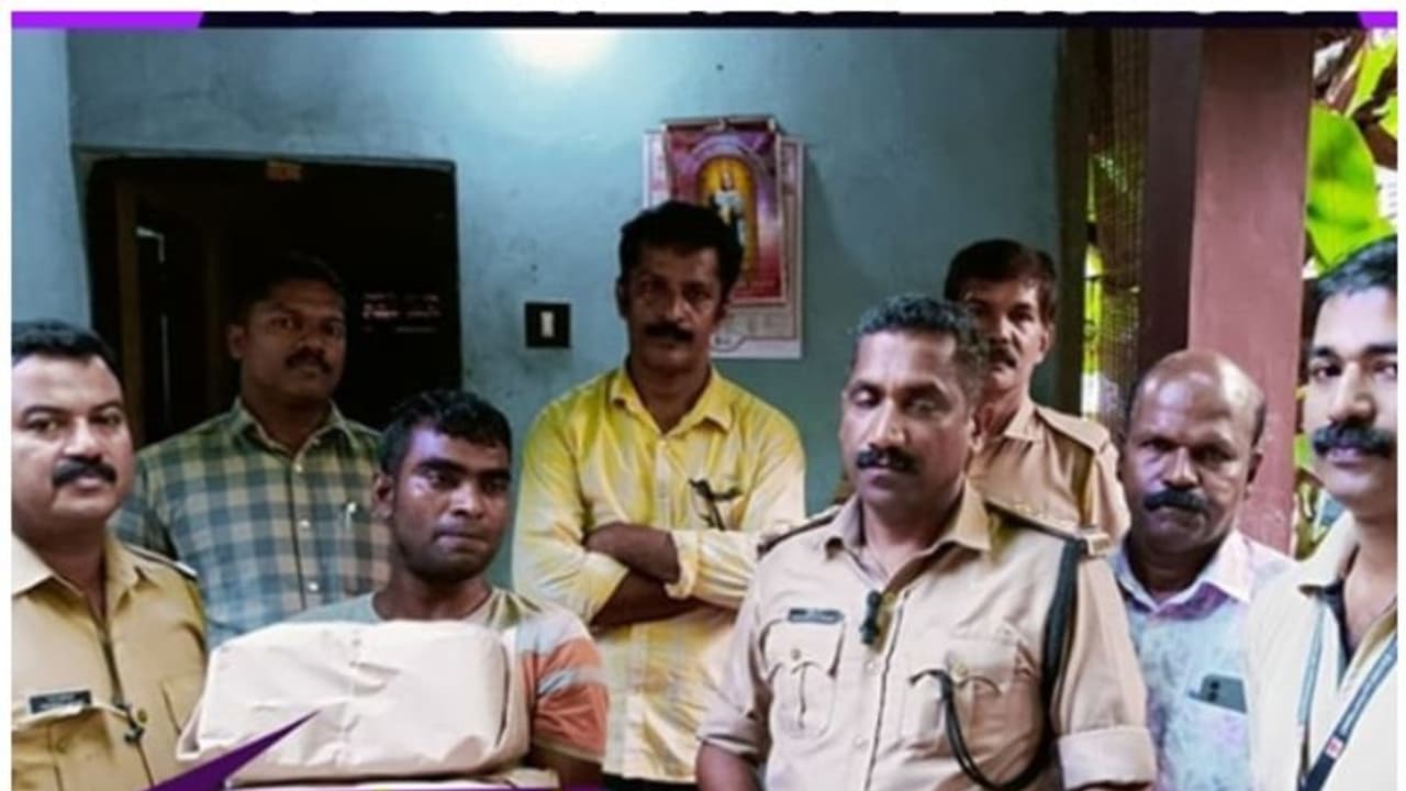 പെരുമ്പാവൂരിൽ ഇതര സംസ്ഥാന തൊഴിലാളിയുടെ വീട് വളഞ്ഞ് അറസ്റ്റ്; 'ആസാം ബാബ' എത്തിച്ചത് ആർക്കും സംശയമില്ലാതെ പെരുമ്പാവൂരിൽ ഇതര സംസ്ഥാന തൊഴിലാളിയുടെ വീട് വളഞ്ഞ് അറസ്റ്റ്; 'ആസാം ബാബ' എത്തിച്ചത് ആർക്കും സംശയമില്ലാതെ