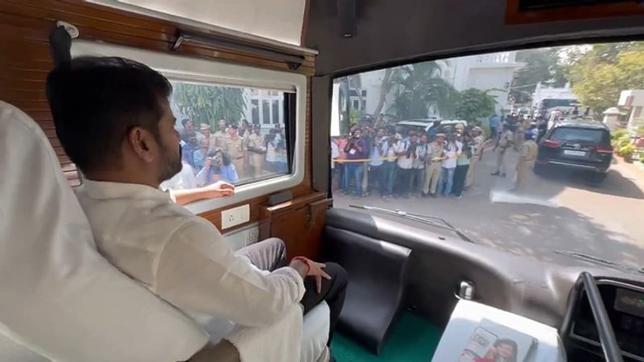 మేడిగడ్డ బ్యారేజీ పరిశీలనకు ఎమ్మెల్యేలు, ఎమ్మెల్సీలు: బీజేపీ, బీఆర్ఎస్ దూరం మేడిగడ్డ బ్యారేజీ పరిశీలనకు ఎమ్మెల్యేలు, ఎమ్మెల్సీలు: బీజేపీ, బీఆర్ఎస్ దూరం