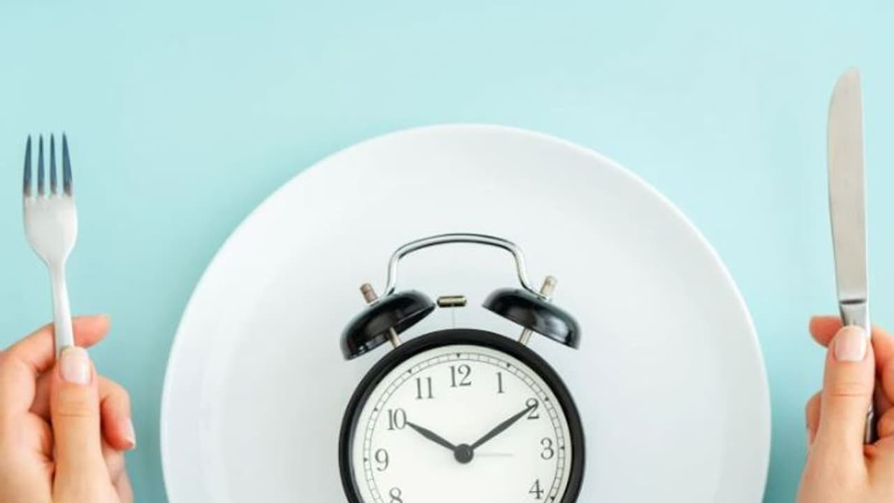 അത്താഴം 8 മണിക്ക് ശേഷമാണോ കഴിക്കാറുള്ളത്? എങ്കിൽ ഇതറിഞ്ഞിരിക്കൂ അത്താഴം 8 മണിക്ക് ശേഷമാണോ കഴിക്കാറുള്ളത്? എങ്കിൽ ഇതറിഞ്ഞിരിക്കൂ