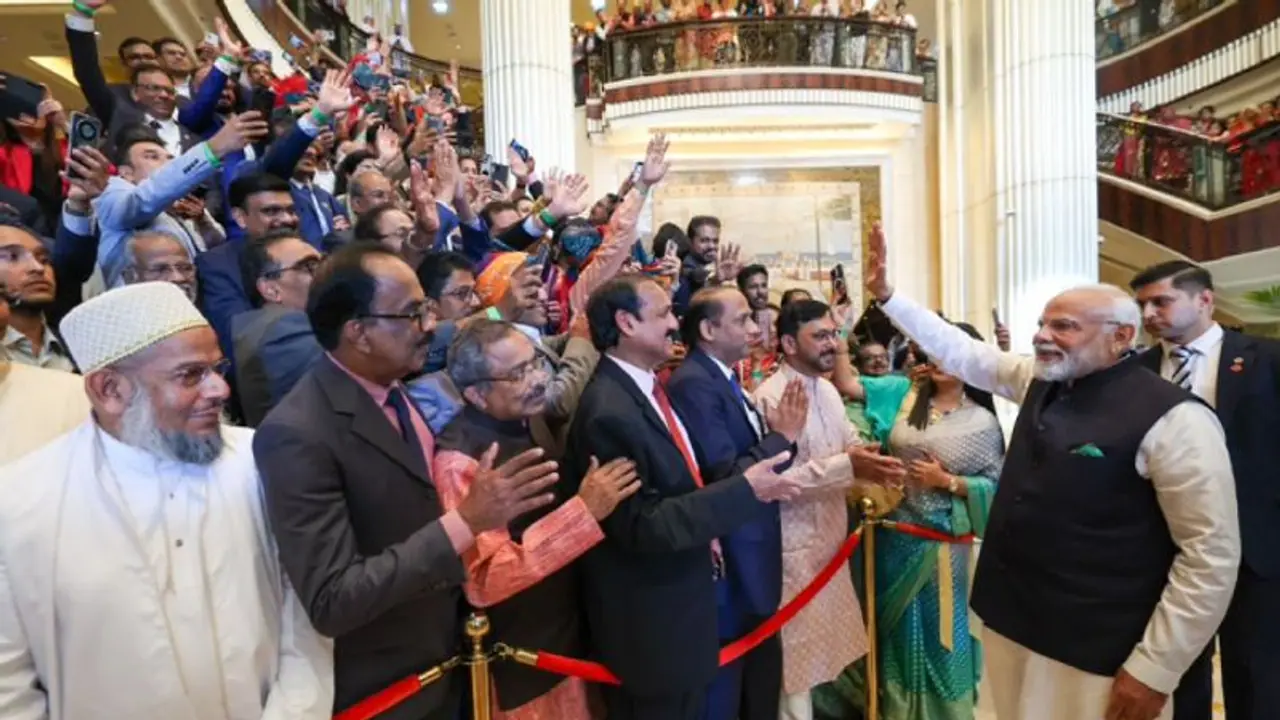 "மோடியின் உத்தரவாதம் எப்போதும் முழுமைபெறும்".. "அஹ்லான் மோடி" பிரதமருடைய உரையின் முக்கிய அம்சங்கள் இதோ! "மோடியின் உத்தரவாதம் எப்போதும் முழுமைபெறும்".. "அஹ்லான் மோடி" பிரதமருடைய உரையின் முக்கிய அம்சங்கள் இதோ!