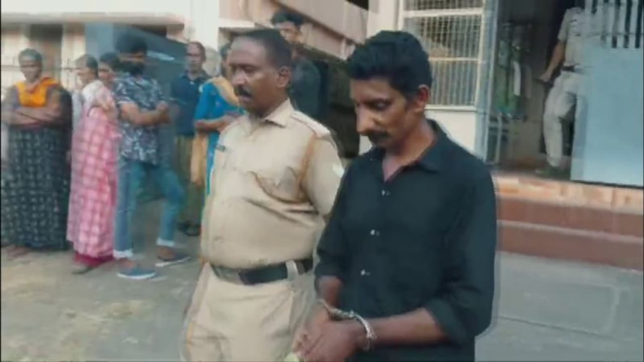 വാറ്റുചാരായം അനുവാദമില്ലാതെ കുടിച്ചതിനെച്ചൊല്ലി തർക്കം; സഹോദരി ഭർത്താവിനെ കമ്പിപ്പാര കൊണ്ട് അടിച്ചുകൊന്നു വാറ്റുചാരായം അനുവാദമില്ലാതെ കുടിച്ചതിനെച്ചൊല്ലി തർക്കം; സഹോദരി ഭർത്താവിനെ കമ്പിപ്പാര കൊണ്ട് അടിച്ചുകൊന്നു