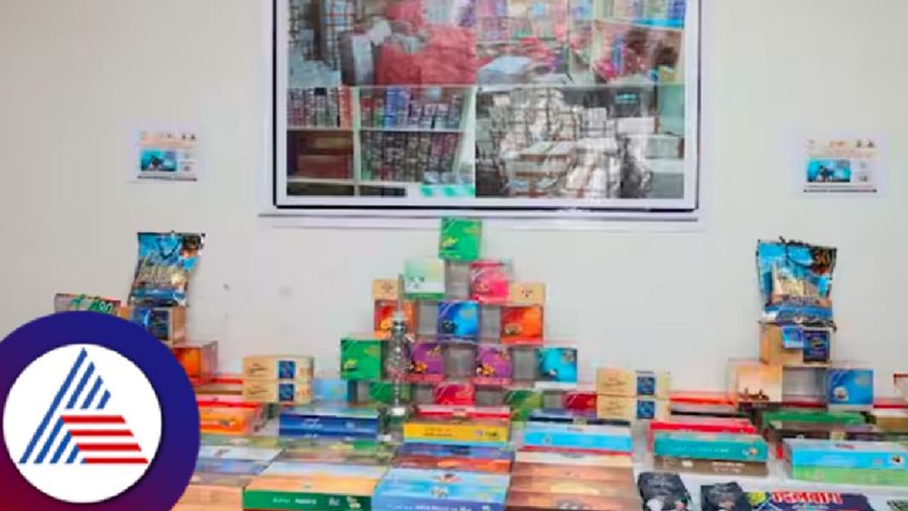 ಸಿಸಿಬಿ ಪೊಲೀಸರಿಂದ ಭರ್ಜರಿ ದಾಳಿ; ಹುಕ್ಕಾ ಬಾರಲ್ಲಿ ಬಳಸುವ ₹1.45 ಕೋಟಿಯ ನಿಕೋಟಿನ್ ಜಪ್ತಿ ಸಿಸಿಬಿ ಪೊಲೀಸರಿಂದ ಭರ್ಜರಿ ದಾಳಿ; ಹುಕ್ಕಾ ಬಾರಲ್ಲಿ ಬಳಸುವ ₹1.45 ಕೋಟಿಯ ನಿಕೋಟಿನ್ ಜಪ್ತಿ