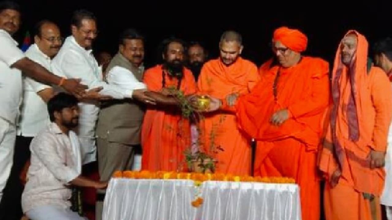 ಬಡಮಕ್ಕಳಿಗೆ ಉಚಿತ ಶಿಕ್ಷಣ ನೀಡಲು ಮಠಗಳು ಮುಂದಾಗಲಿ: ಶಾಸಕ ಯತ್ನಾಳ್ ಸಲಹೆ