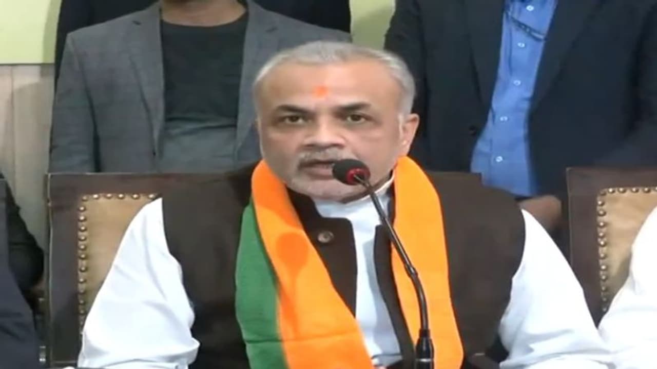 முன்னாள் பிரதமர் லால் பகதூர் சாஸ்திரியின் பேரன் பாஜகவில் இணைந்தார்!