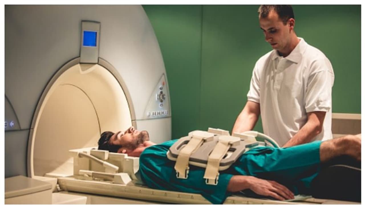 എംആർഐ സ്കാൻ റൂമിനുള്ളിൽ നിന്ന് തോക്ക് പൊട്ടി; അഭിഭാഷകന് ദാരുണാന്ത്യം !