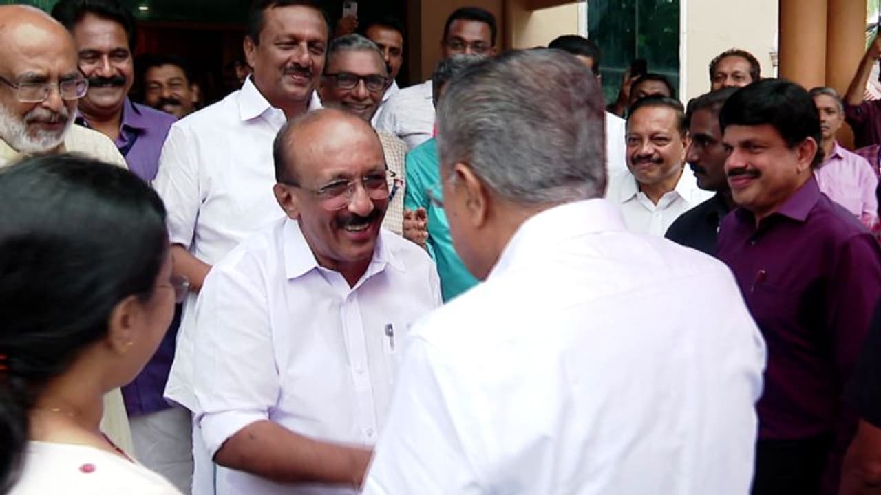 'കെ സുധാകരനെ നിയന്ത്രിക്കുന്നത് പ്രത്യേക ലോബി', ബാബു ജോര്ജും സജി ചാക്കോയും കോണ്ഗ്രസ് വിട്ട് സിപിഎമ്മില് 'കെ സുധാകരനെ നിയന്ത്രിക്കുന്നത് പ്രത്യേക ലോബി', ബാബു ജോര്ജും സജി ചാക്കോയും കോണ്ഗ്രസ് വിട്ട് സിപിഎമ്മില്