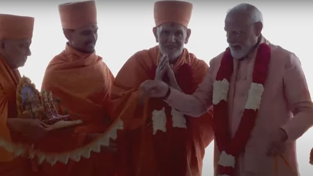 BAPS Mandir : అబుదాబీలో మొట్టమొదటి హిందూ ఆలయాన్ని ప్రారంభించిన నరేంద్ర మోడీ BAPS Mandir : అబుదాబీలో మొట్టమొదటి హిందూ ఆలయాన్ని ప్రారంభించిన నరేంద్ర మోడీ