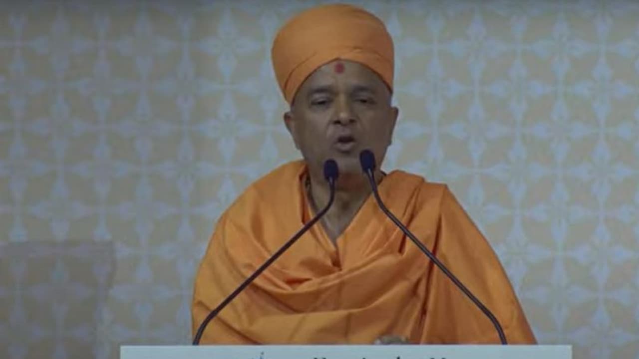 ಉದ್ಘಾಟಕರಾಗಿ ಅಲ್ಲ, ಪೂಜಾರಿಯಾಗಿ ಆಗಮಿಸಿ UAE ಮಂದಿರ ಲೋಕಾರ್ಪಣೆ, ಮೋದಿ ಪೂಜೆಗೆ ಸ್ವಾಮೀಜಿ ಮೆಚ್ಚುಗೆ! ಉದ್ಘಾಟಕರಾಗಿ ಅಲ್ಲ, ಪೂಜಾರಿಯಾಗಿ ಆಗಮಿಸಿ UAE ಮಂದಿರ ಲೋಕಾರ್ಪಣೆ, ಮೋದಿ ಪೂಜೆಗೆ ಸ್ವಾಮೀಜಿ ಮೆಚ್ಚುಗೆ!