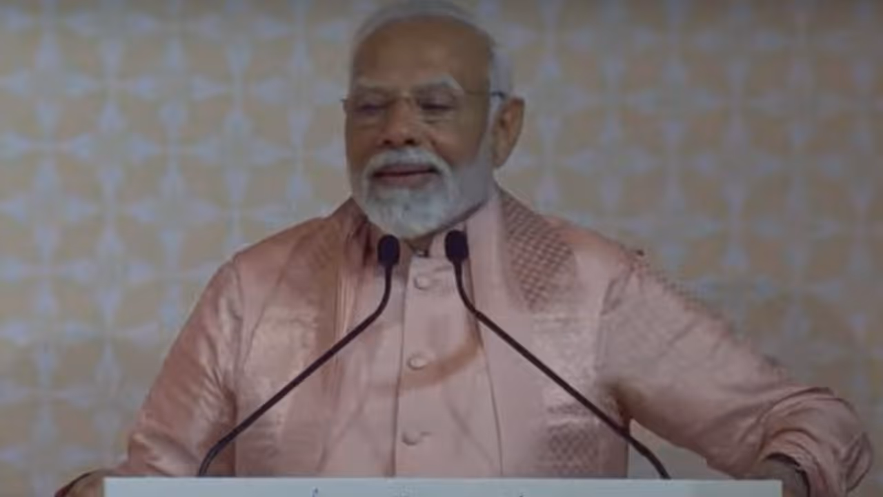 ನಾನು ಭಾರತ ಮಾತೆಯ ಪೂಜಾರಿ, ಅಬುಧಾಬಿ ಹಿಂದೂ ಮಂದಿರ ಉದ್ಘಾಟಿಸಿ ಮೋದಿ ಭಾಷಣ! ನಾನು ಭಾರತ ಮಾತೆಯ ಪೂಜಾರಿ, ಅಬುಧಾಬಿ ಹಿಂದೂ ಮಂದಿರ ಉದ್ಘಾಟಿಸಿ ಮೋದಿ ಭಾಷಣ!