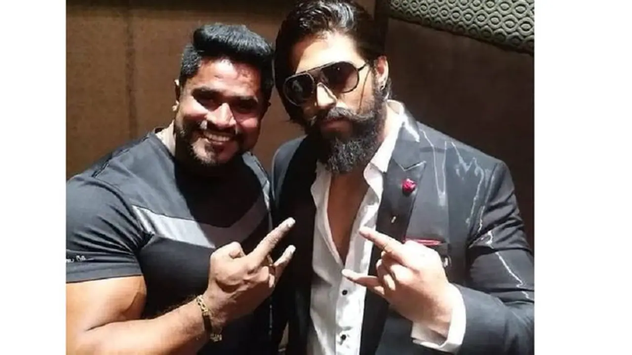 ಇವತ್ತು ವ್ಯಾಲೆಂಟೈನ್ ಡೇ ಅಂತಾ ಗೊತ್ತಿರಲಿಲ್ಲ: ಫ್ಯಾಮಿಲಿ ಜೊತೆಗಿಂತ ಕಿಟ್ಟಿ ಜೊತೆಗೆ ಜಾಸ್ತಿ ಇರ್ತೀನಿ ಎಂದ ಯಶ್! ಇವತ್ತು ವ್ಯಾಲೆಂಟೈನ್ ಡೇ ಅಂತಾ ಗೊತ್ತಿರಲಿಲ್ಲ: ಫ್ಯಾಮಿಲಿ ಜೊತೆಗಿಂತ ಕಿಟ್ಟಿ ಜೊತೆಗೆ ಜಾಸ್ತಿ ಇರ್ತೀನಿ ಎಂದ ಯಶ್!