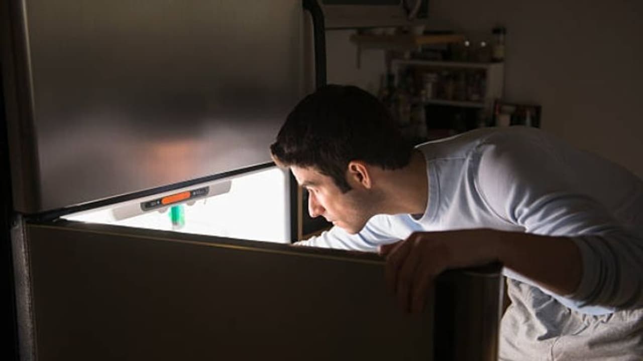 പാതിരാത്രിയിലെ വിശപ്പ്; ഈ പ്രശ്നമൊഴിവാക്കാൻ ചില ടിപ്സ്...