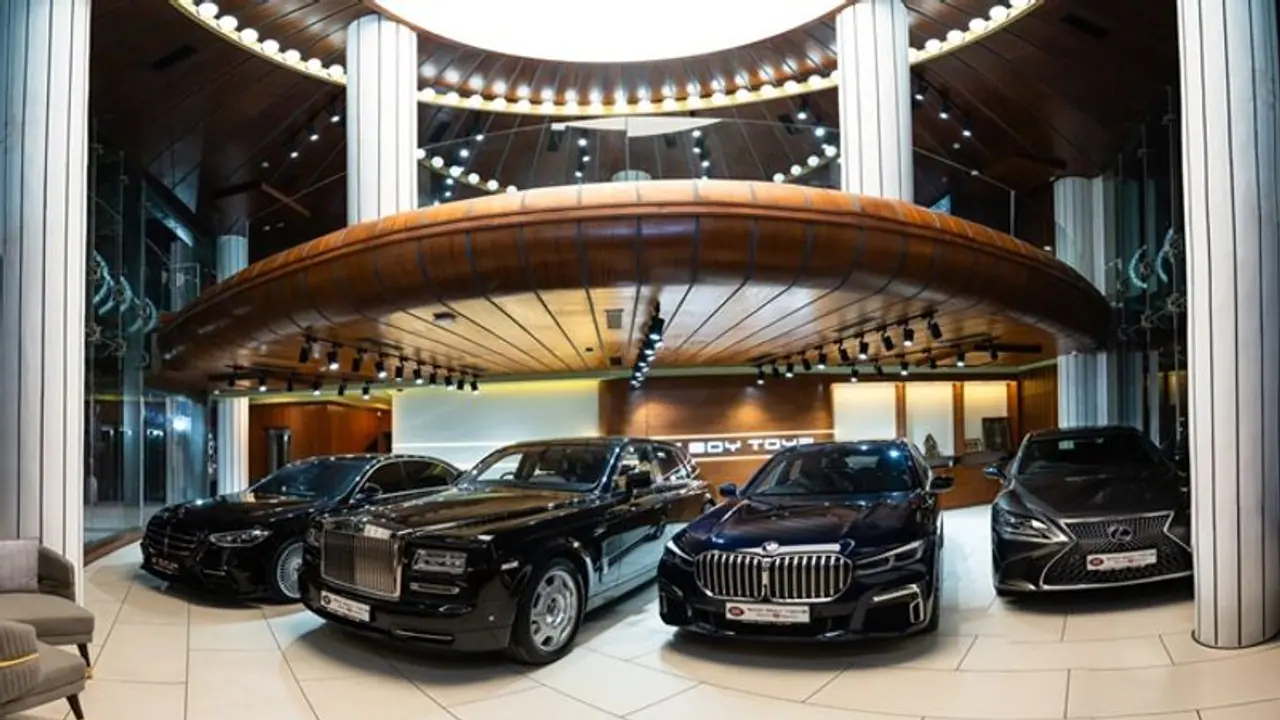 ಸೆಕೆಂಡ್ ಹ್ಯಾಂಡ್ ಐಷಾರಾಮಿ ಕಾರಿಗೆ ಭಾರಿ ಬೇಡಿಕೆ, ಬೆಂಗಳೂರಲ್ಲಿ 200 ಕೋಟಿ ರೂ ಆದಾಯ ನಿರೀಕ್ಷೆ! ಸೆಕೆಂಡ್ ಹ್ಯಾಂಡ್ ಐಷಾರಾಮಿ ಕಾರಿಗೆ ಭಾರಿ ಬೇಡಿಕೆ, ಬೆಂಗಳೂರಲ್ಲಿ 200 ಕೋಟಿ ರೂ ಆದಾಯ ನಿರೀಕ್ಷೆ!