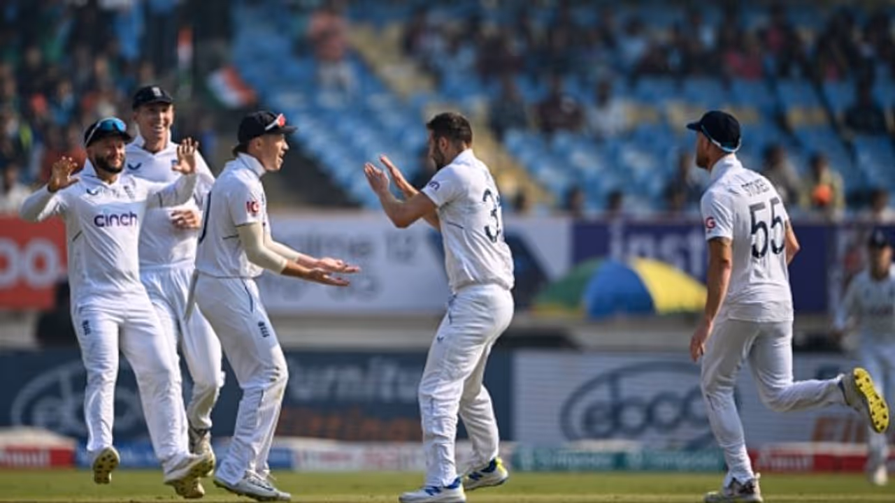 റാഞ്ചി ടെസ്റ്റ്: മാര്ക്ക് വുഡ് പുറത്ത്! ടീമില് രണ്ട് മാറ്റം വരുത്തി ഇംഗ്ലണ്ട്; ഫിംഗര് സ്പിന്നറും ടീമില് റാഞ്ചി ടെസ്റ്റ്: മാര്ക്ക് വുഡ് പുറത്ത്! ടീമില് രണ്ട് മാറ്റം വരുത്തി ഇംഗ്ലണ്ട്; ഫിംഗര് സ്പിന്നറും ടീമില്