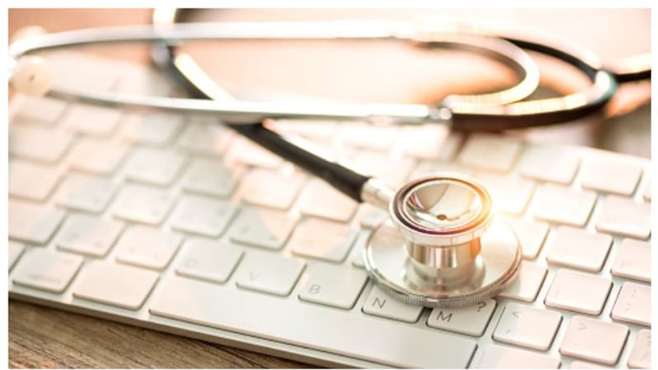 സംഘർഷ സാഹചര്യം; ആരോ​ഗ്യ മന്ത്രാലയത്തിലെ എല്ലാ ഉദ്യോ​ഗസ്ഥരുടെയും അവധി റദ്ദാക്കി