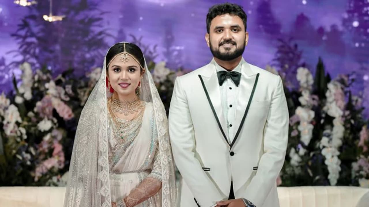 சாட்டை பட ஹீரோ அஜ்மல் கானுக்கு டும் டும் டும் நேரில் வந்து வாழ்த்திய அரசியல் மற்றும் திரைப்பிரபலன்கள்! சாட்டை பட ஹீரோ அஜ்மல் கானுக்கு டும் டும் டும் நேரில் வந்து வாழ்த்திய அரசியல் மற்றும் திரைப்பிரபலன்கள்!