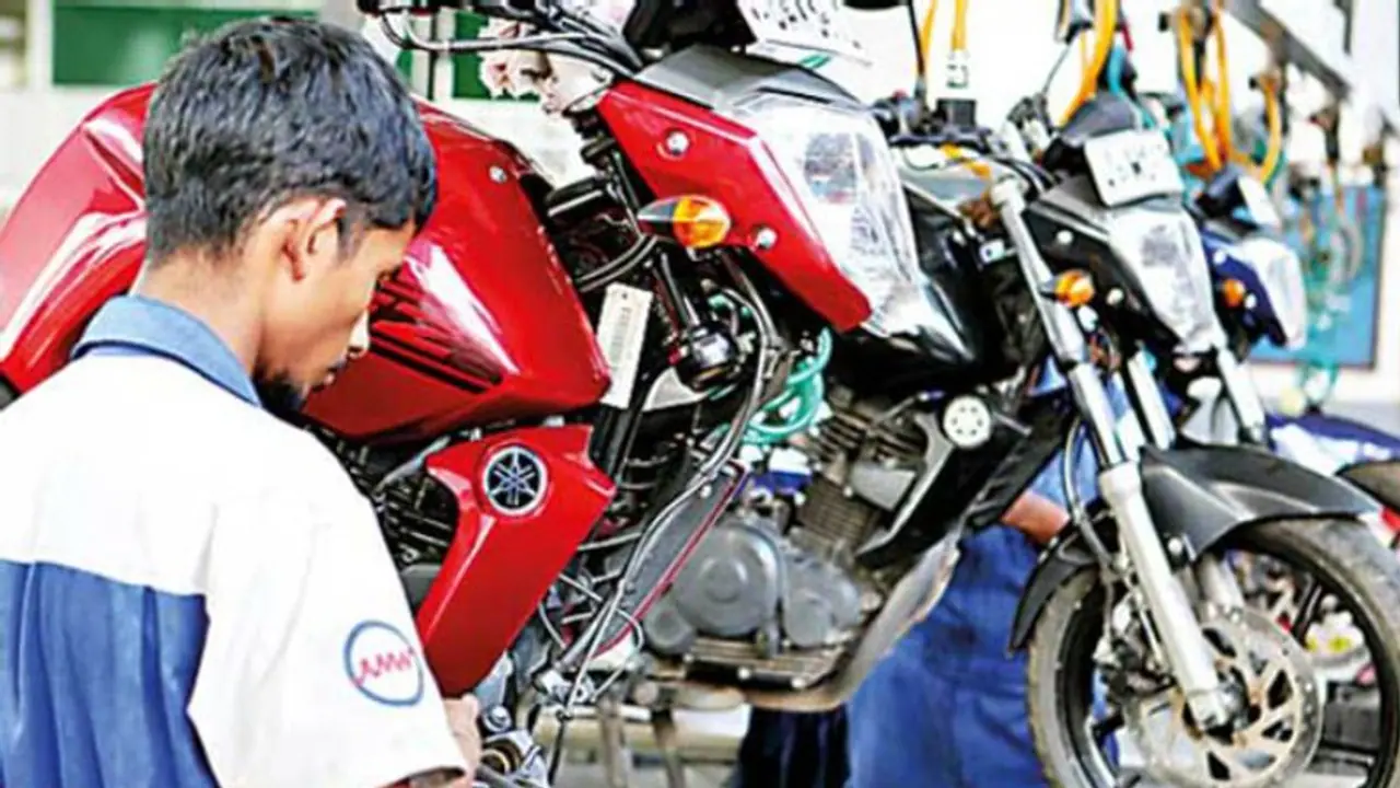 காசில்லாத நேரம் பார்த்து செலவு வைக்கும் பைக்.. அதை தவிர்க்க என்ன செய்யணும்? பைக்கை பராமரிக்க 8 டிப்ஸ் இதோ!