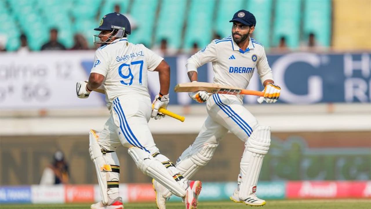 കരുത്ത് കാണിച്ച് വാലറ്റം! അശ്വിന് ജുറല് ബുമ്ര നിര്ണായകമായി; ഇംഗ്ലണ്ടിനെതിരെ ഇന്ത്യക്ക് മികച്ച സ്കോര് കരുത്ത് കാണിച്ച് വാലറ്റം! അശ്വിന് ജുറല് ബുമ്ര നിര്ണായകമായി; ഇംഗ്ലണ്ടിനെതിരെ ഇന്ത്യക്ക് മികച്ച സ്കോര്